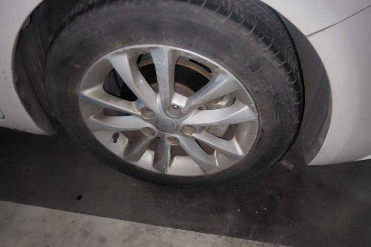 Used Kia K3 2016 1.6L Automatic GLS Right Front Wheel Hub