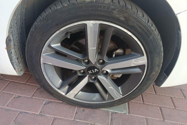 Used Kia K3 2016 1.6L Automatic GLS Right Front Wheel Hub