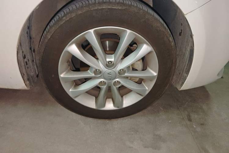 Used Kia K3 2016 1.6L Automatic GL Right Front Wheel Hub