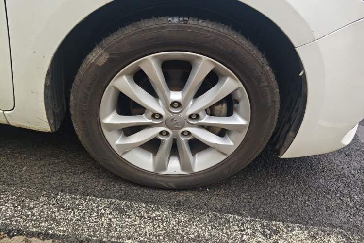 Used Kia K3 2016 1.6L Automatic GLS Right Front Wheel Hub