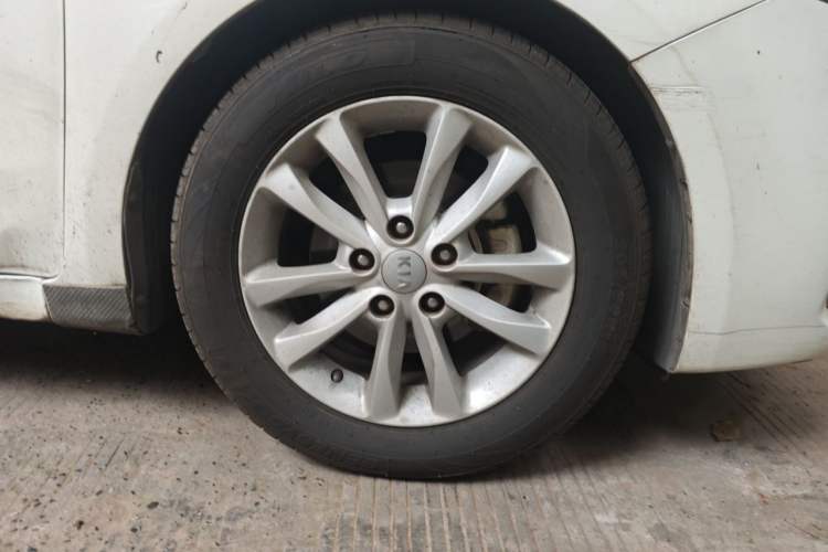 Used Kia K3 2016 1.6L Automatic GLS Right Front Wheel Hub