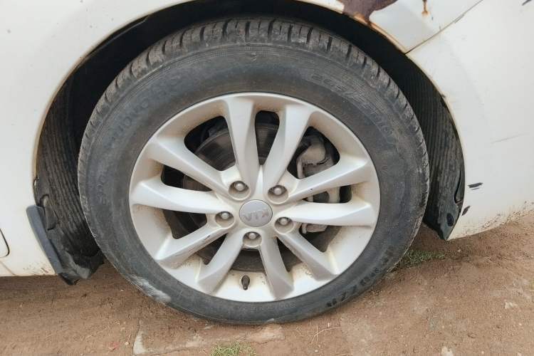 Used Kia K3 2016 1.6L Automatic GLS Right Front Wheel Hub