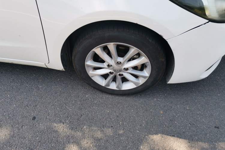 Used Kia K3 2016 1.6L Automatic GLS Right Front Wheel Hub