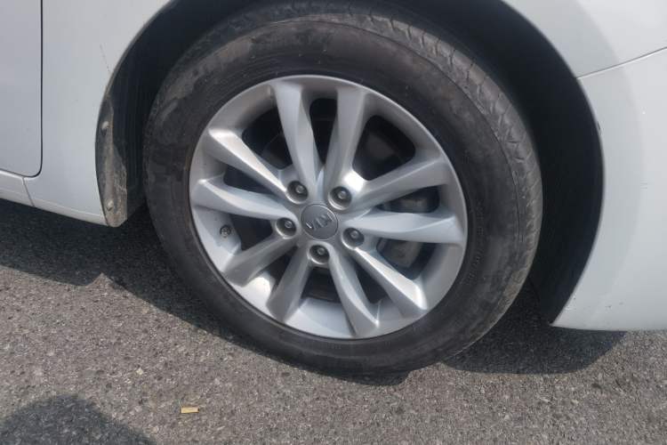 Used Kia K3 2016 1.6L Automatic with Sunroof Right Front Wheel Hub