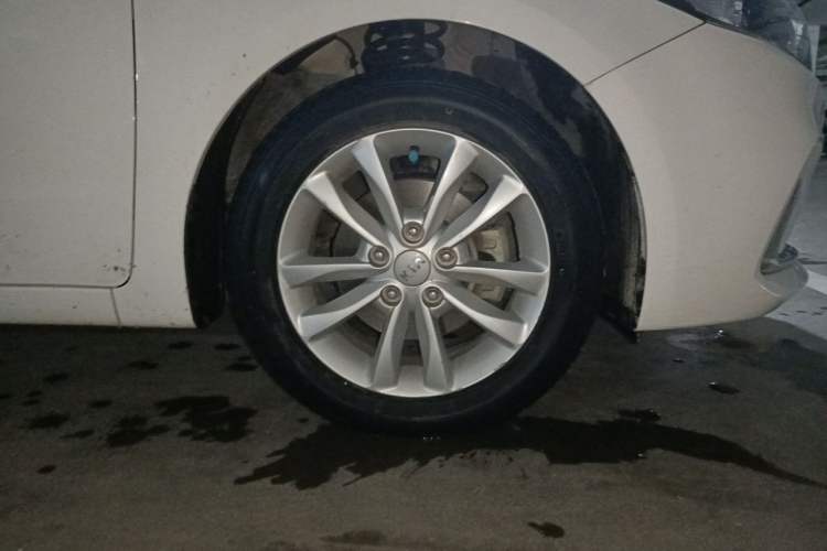 Used Kia K3 2016 1.6L Automatic GLS Right Front Wheel Hub