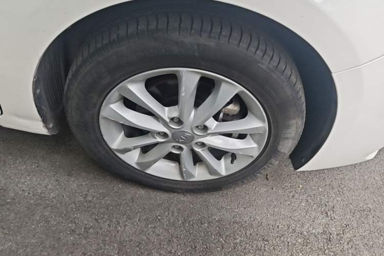 Used Kia K3 2016 1.6L Automatic GLS Right Front Wheel Hub