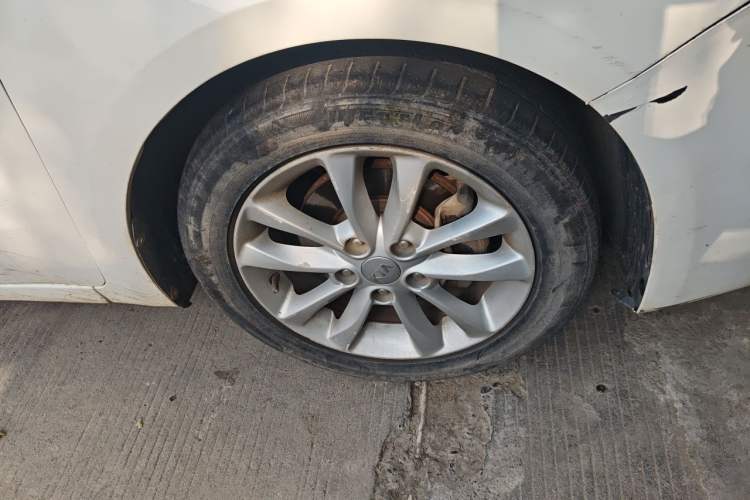 Used Kia K3 2016 1.6L Automatic DLX Right Front Wheel Hub