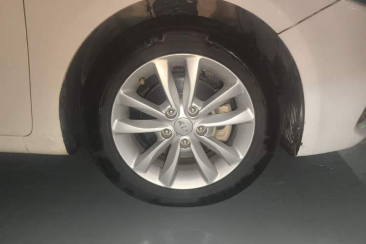 Used Kia K3 2016 1.6L Automatic DLX Right Front Wheel Hub