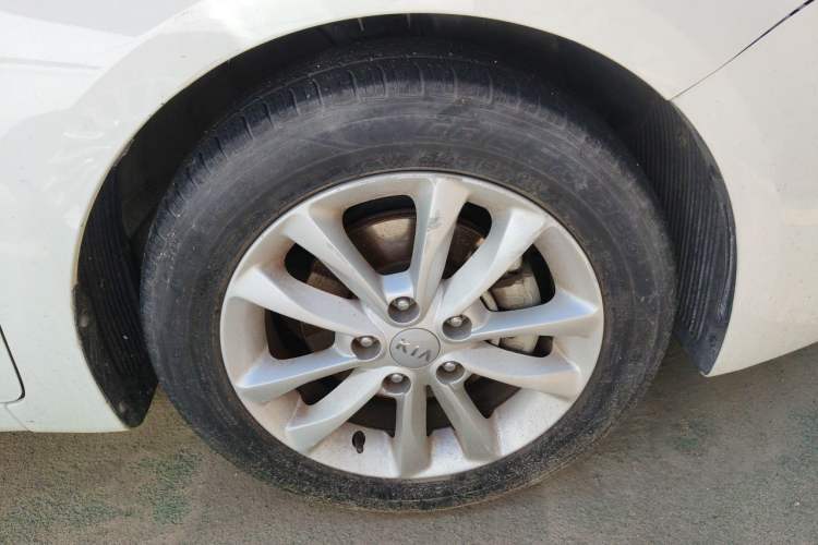 Used Kia K3 2016 1.6L Automatic GLS Right Front Wheel Hub