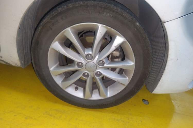Used Kia K3 2016 1.6L Manual GLS Right Front Wheel Hub