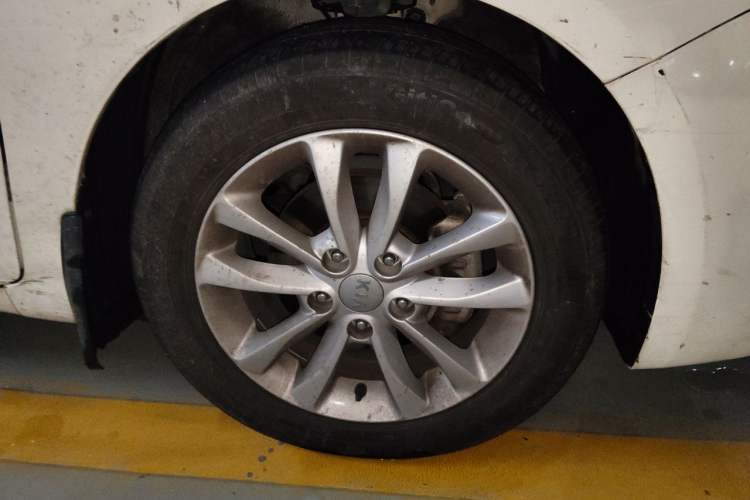 Used Kia K3 2016 1.6L Automatic GL Right Front Wheel Hub
