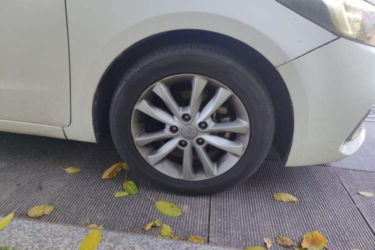 Used Kia K3 2016 1.6L Automatic GLS Right Front Wheel Hub