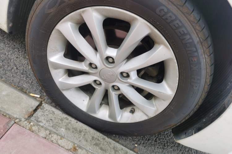 Used Kia K3 2016 1.6L Manual GLS Right Front Wheel Hub