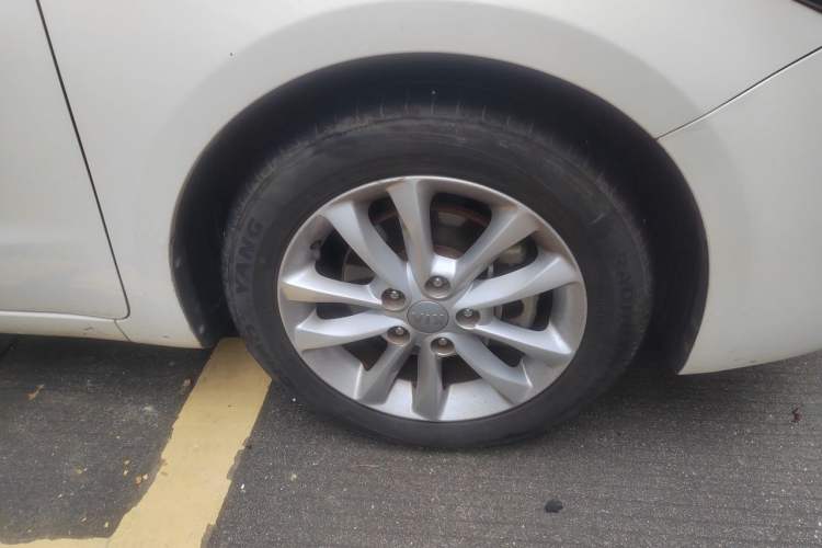 Used Kia K3 2016 1.6L Automatic GLS Right Front Wheel Hub