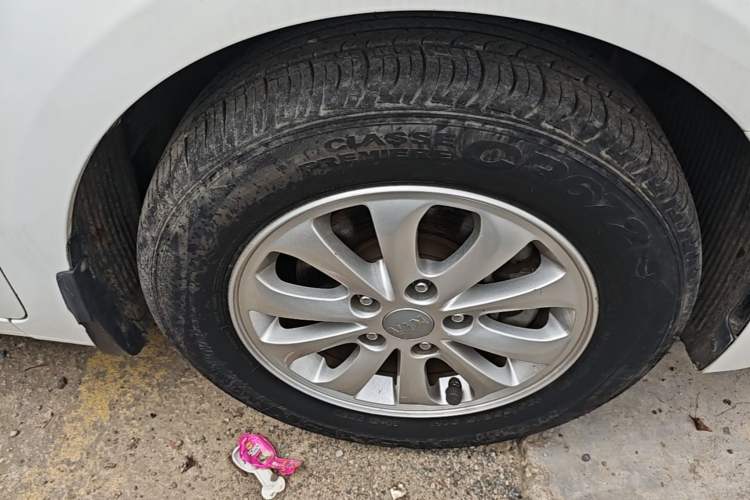 Used Kia K3 2016 1.6L Automatic with Sunroof Right Front Wheel Hub