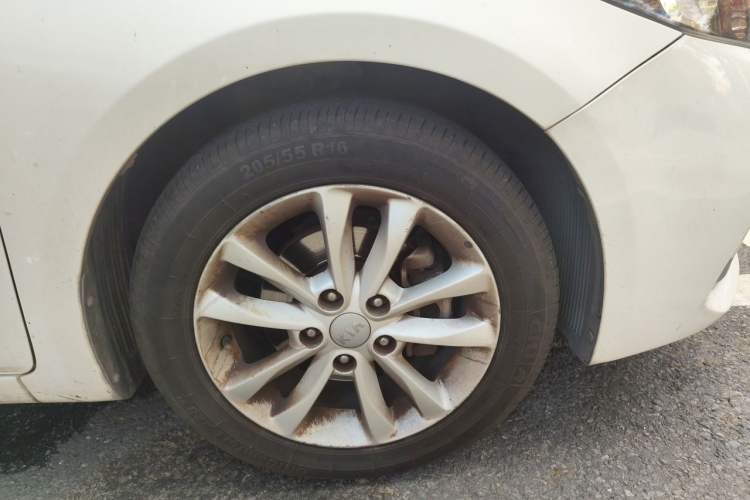 Used Kia K3 2016 1.6L Automatic GLS Right Front Wheel Hub