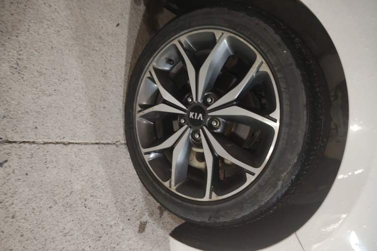Used Kia K3 2016 1.4T Automatic GLS Right Front Wheel Hub