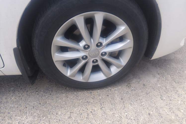 Used Kia K3 2016 1.6L Automatic GLS Right Front Wheel Hub