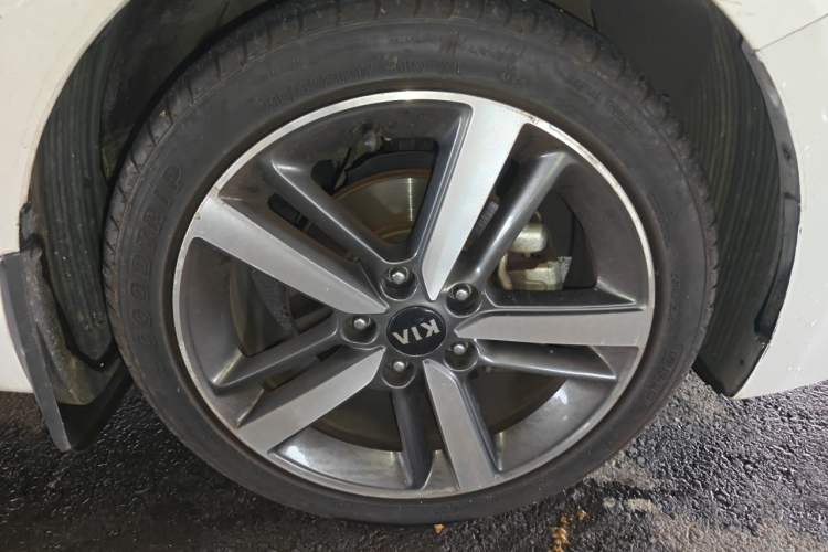 Used Kia K3 2016 1.6L Automatic GLS Right Front Wheel Hub