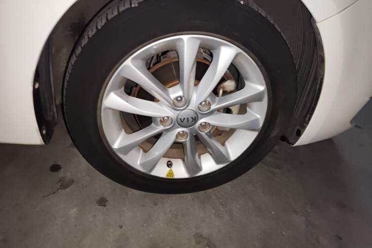 Used Kia K3 2016 1.6L Automatic DLX Right Front Wheel Hub