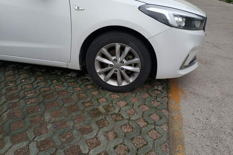 Used Kia K3 2016 1.6L Automatic GL Right Front Wheel Hub