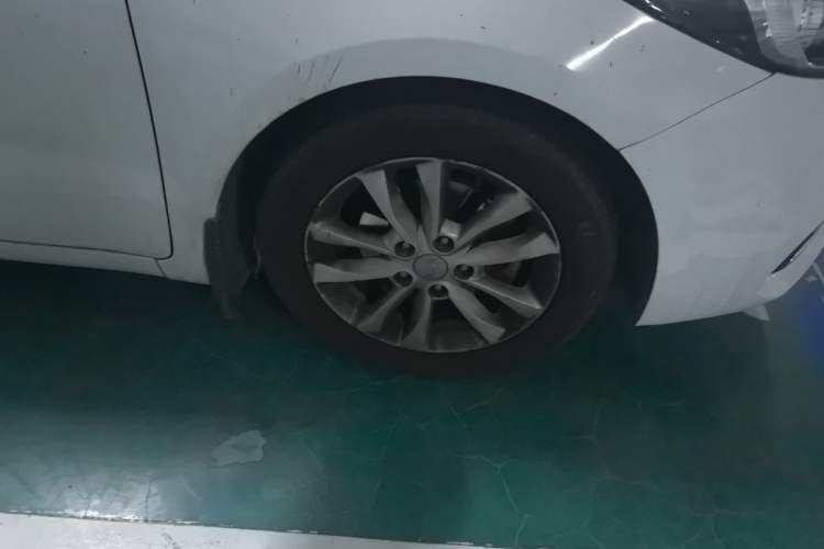 Used Kia K3 2016 1.6L Automatic GLS Right Front Wheel Hub