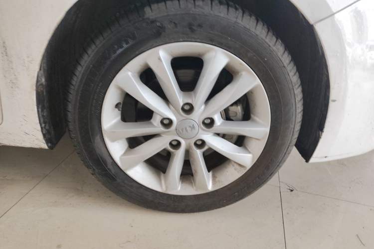 Used Kia K3 2016 1.6L Automatic GLS Right Front Wheel Hub
