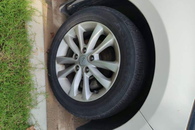 Used Kia K3 2016 1.6L Automatic GLS Right Front Wheel Hub