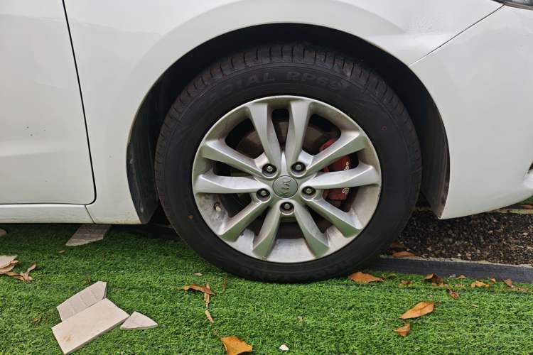 Used Kia K3 2016 1.6L Automatic GLS Right Front Wheel Hub