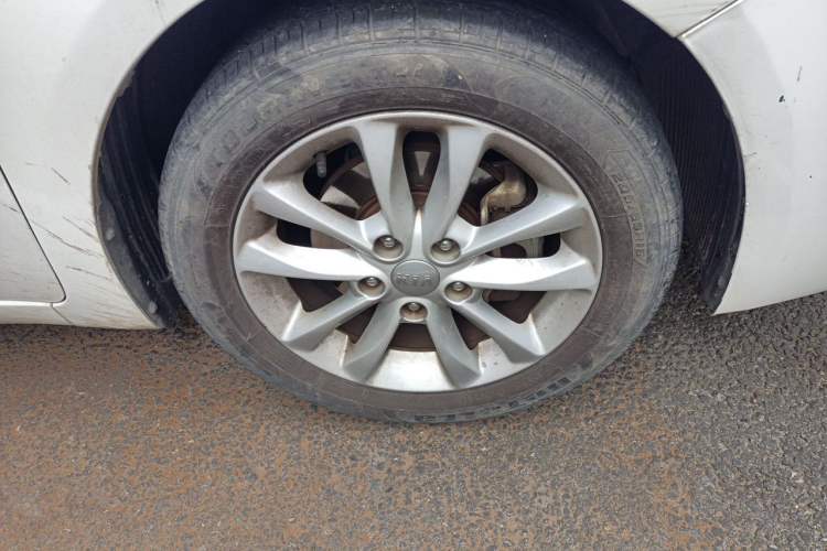 Used Kia K3 2016 1.6L Automatic GLS Right Front Wheel Hub