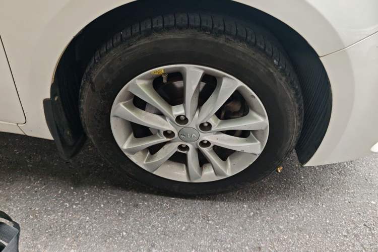 Used Kia K3 2016 1.6L Automatic GLS Right Front Wheel Hub