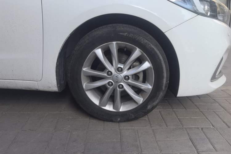 Used Kia K3 2016 1.6L Automatic GLS Right Front Wheel Hub