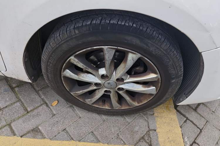 Used Kia K3 2016 1.6L Automatic GL Right Front Wheel Hub
