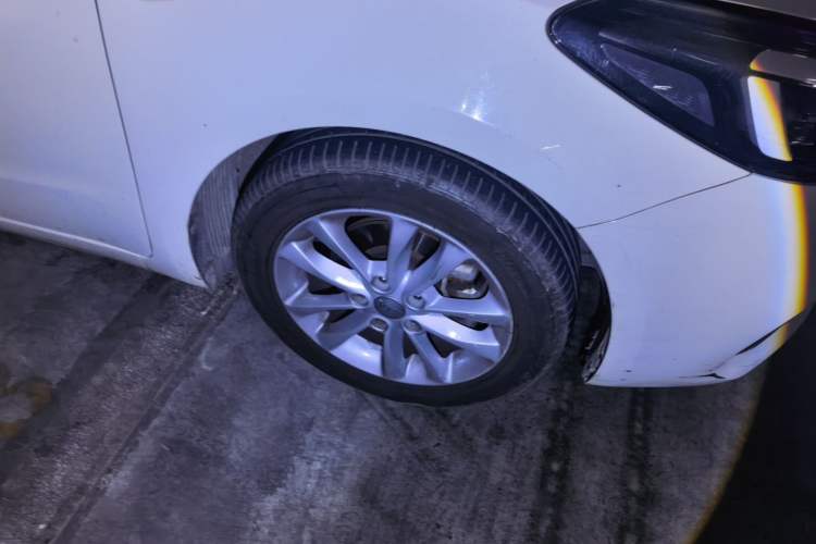 Used Kia K3 2016 1.6L Automatic GL Right Front Wheel Hub