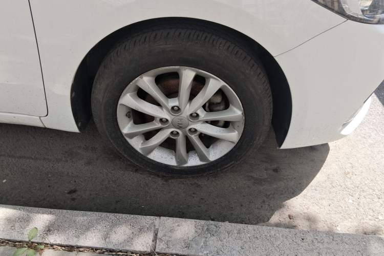 Used Kia K3  Right Front Wheel Hub