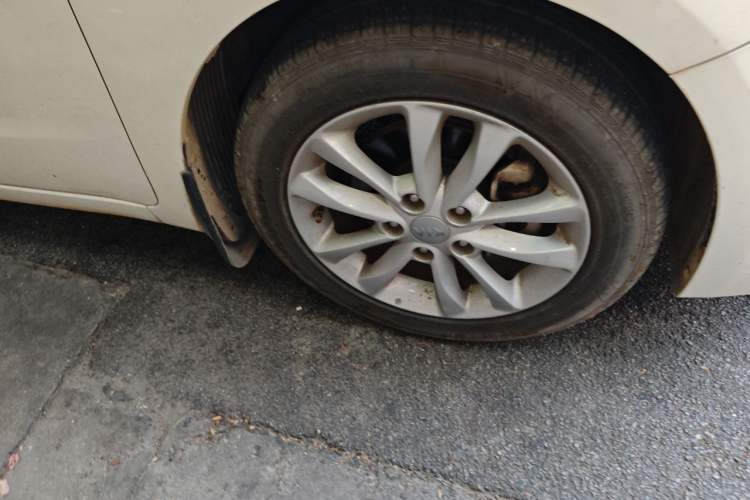 Used Kia K3 2016 1.6L Automatic GLS Right Front Wheel Hub