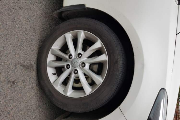 Used Kia K3 2016 1.6L Automatic GLS Right Front Wheel Hub