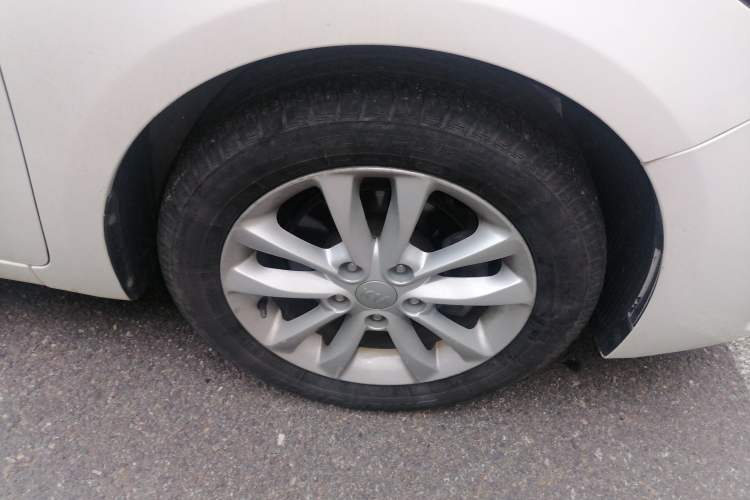 Used Kia K3 2016 1.6L Automatic GLS Right Front Wheel Hub