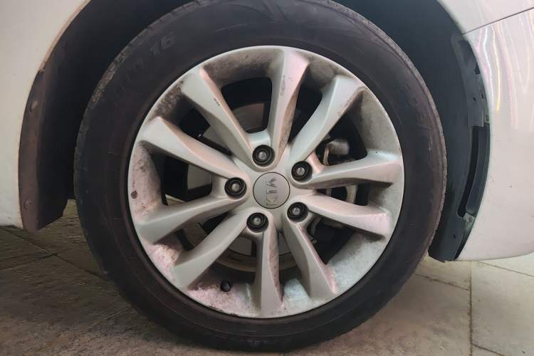 Used Kia K3 2016 1.6L Automatic GL Right Front Wheel Hub