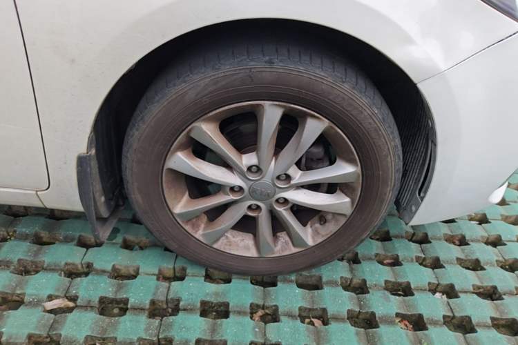 Used Kia K3 2016 1.6L Automatic GLS Right Front Wheel Hub