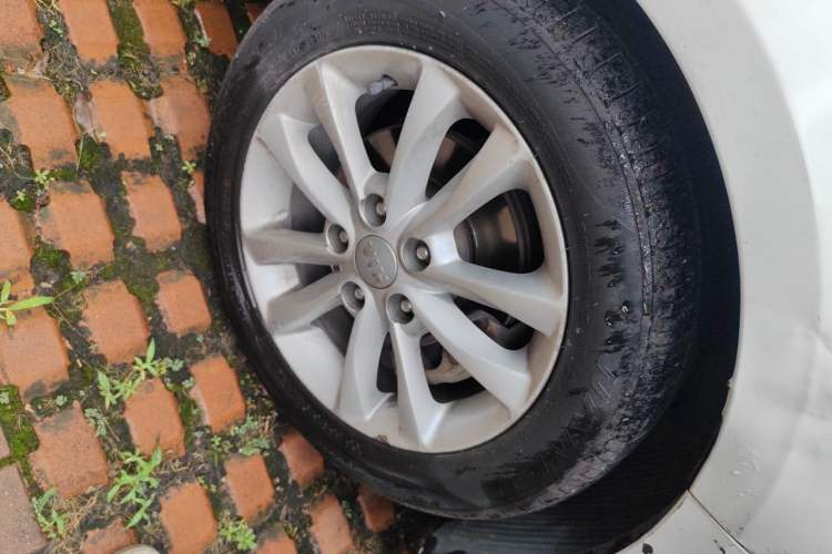 Used Kia K3 2016 1.6L Automatic GL Right Front Wheel Hub
