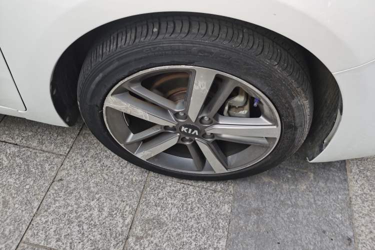 Used Kia K3 2016 1.6L Automatic GLS Right Front Wheel Hub