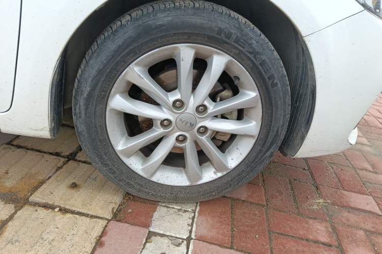Used Kia K3 2016 1.6L Automatic GL Right Front Wheel Hub