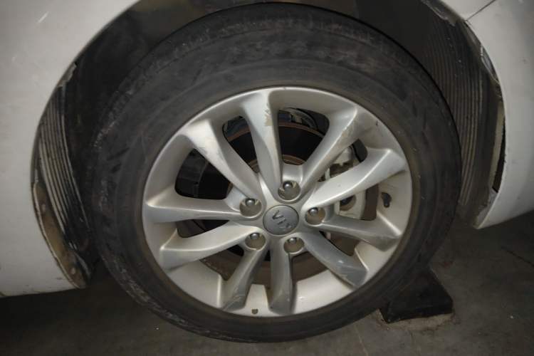 Used Kia K3 2016 1.6L Automatic GLS Right Front Wheel Hub