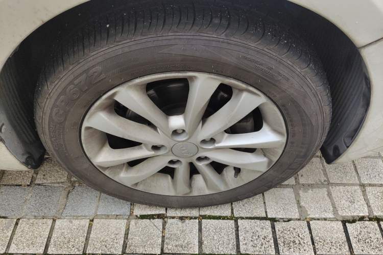 Used Kia K3 2016 1.6L Automatic GLS Right Front Wheel Hub