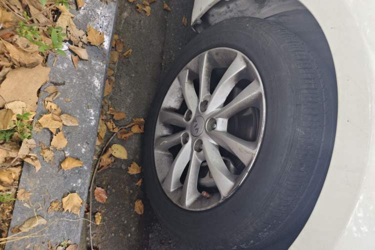Used Kia K3 2016 1.6L Automatic GL Right Front Wheel Hub