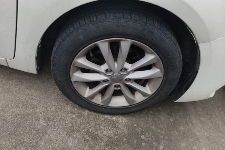 Used Kia K3 2016 1.6L Automatic GLS Right Front Wheel Hub