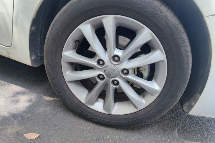 Used Kia K3 2016 1.6L Automatic GLS Right Front Wheel Hub