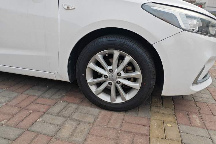 Used Kia K3 2016 1.6L Automatic GLS Right Front Wheel Hub