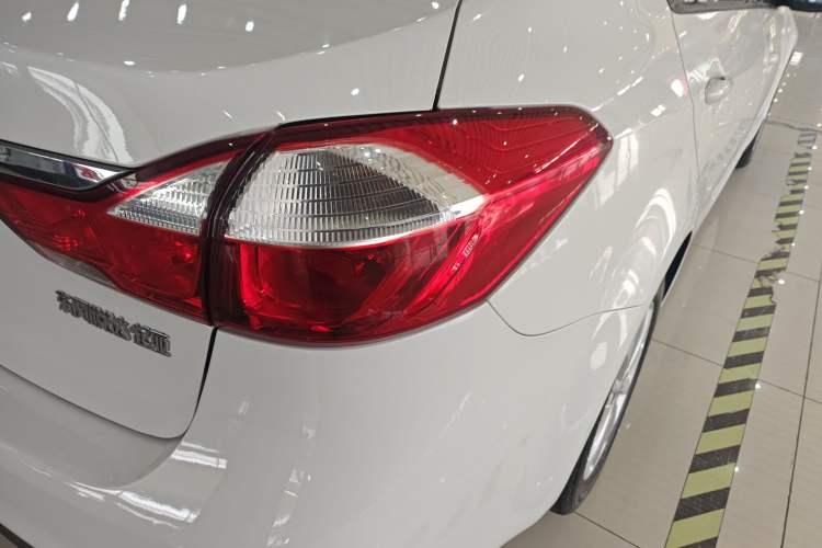 Used Kia K3 2016 1.6L Automatic GL Right Rear Taillight